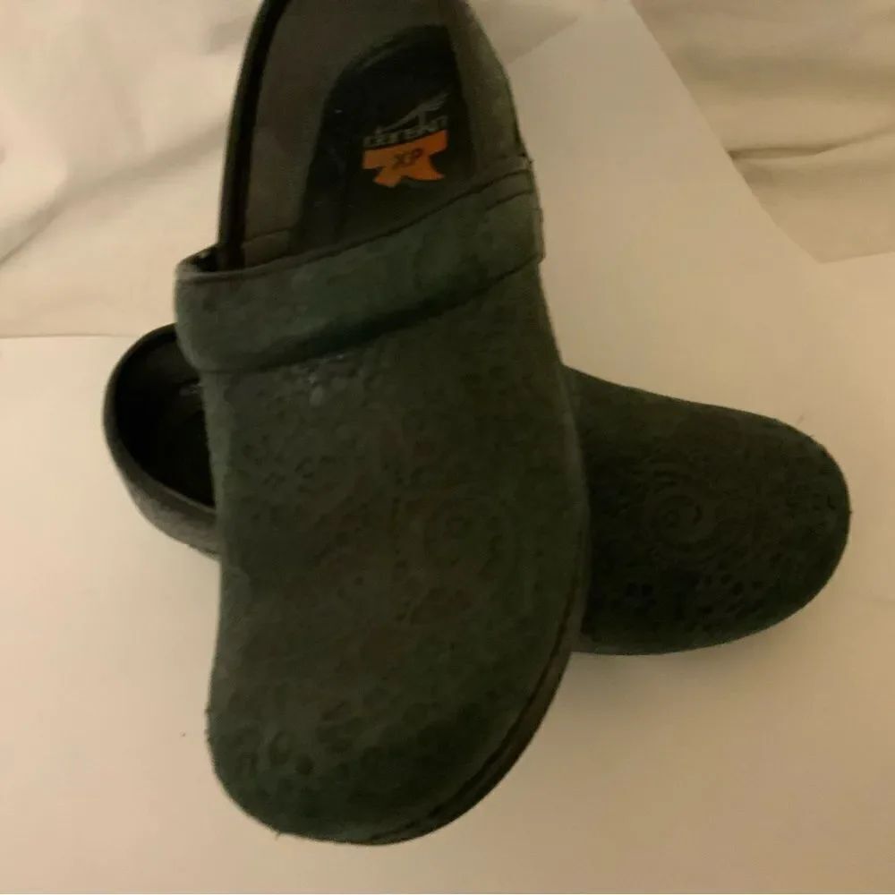 Dansko Women's Size 37 Blue tooled Leather Clogs Nursing Shoes